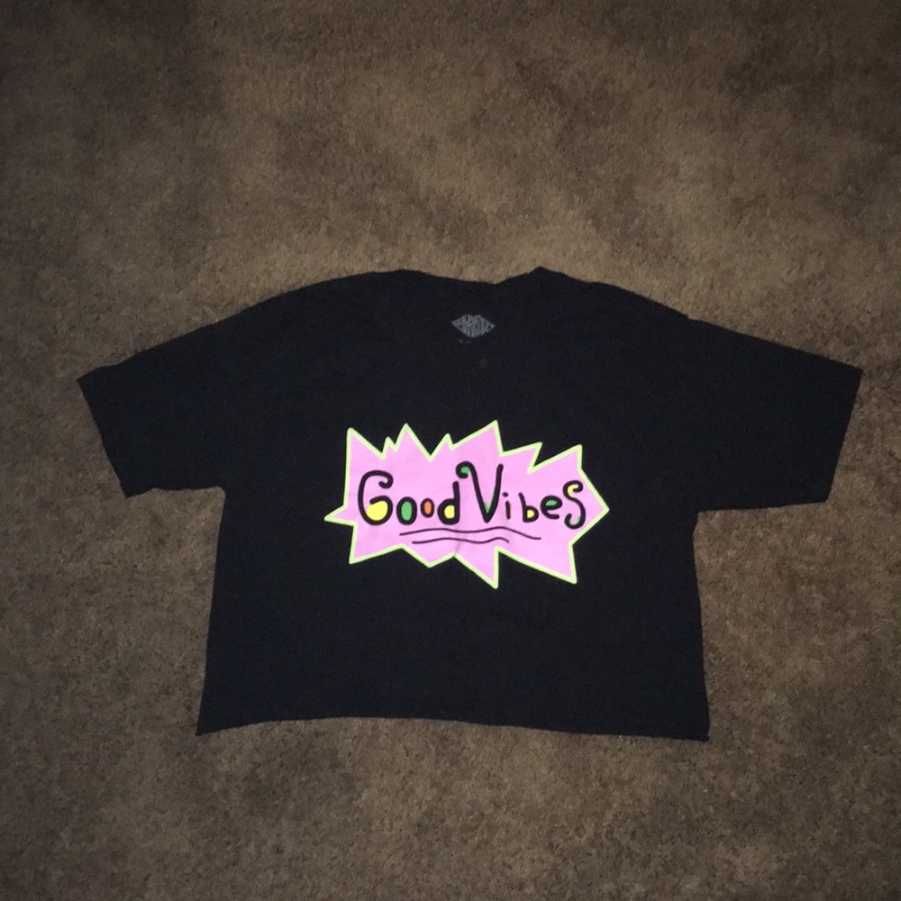 Good vibes- T-shirt